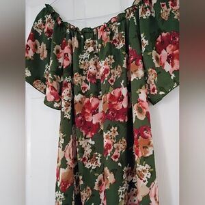 Heliotrope Woman's Floral Off-Shoulder Top Green & Red Medium USA